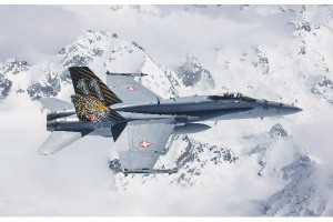 Pienoismalli: Italeri: F/A-18 Hornet \"Tiger Meet 2016\" (1:72)