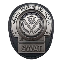 Figu: Batman, The Dark Knight - Gotham City Swat Badge, LE (1/1)